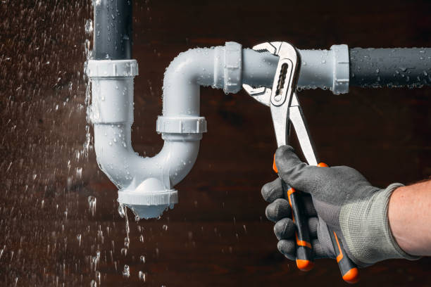 Professional Gas Line Repair technician working in Knoxville, IL